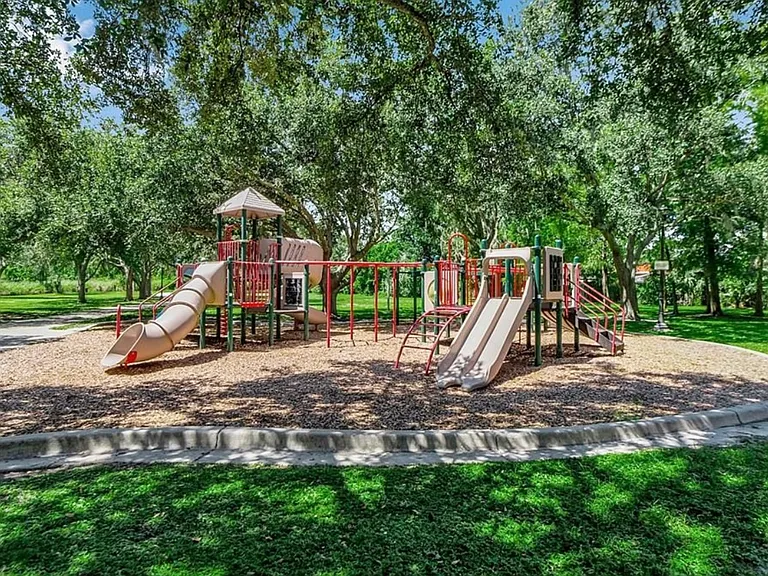 4633 Summerwind Dr — Photo 34