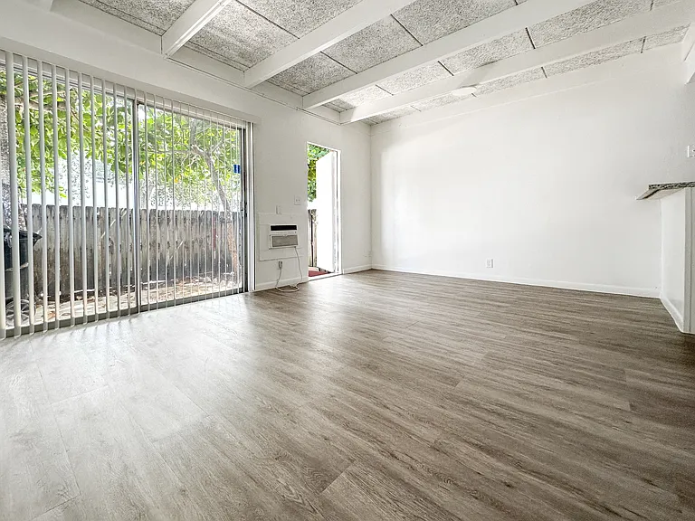 1025 S K St #5 — Photo 4