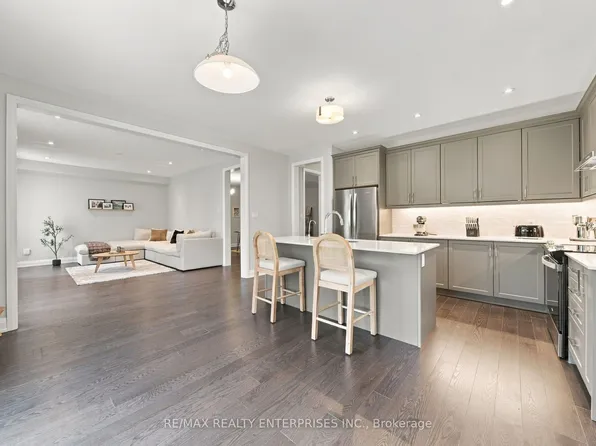 35 Sweet Cicely St, Springwater, ON L9X 2C7