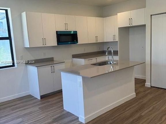 4th image of 152 NW 10th Pl #D