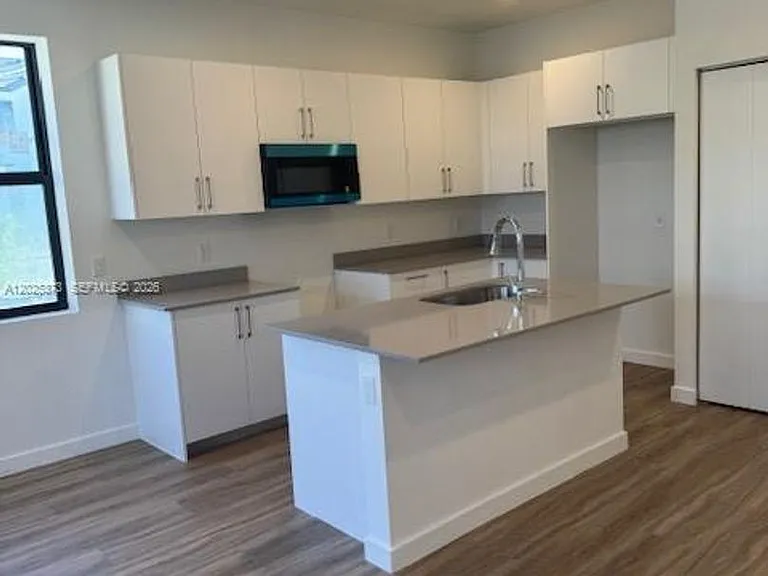 152 NW 10th Pl #152-D — Photo 4