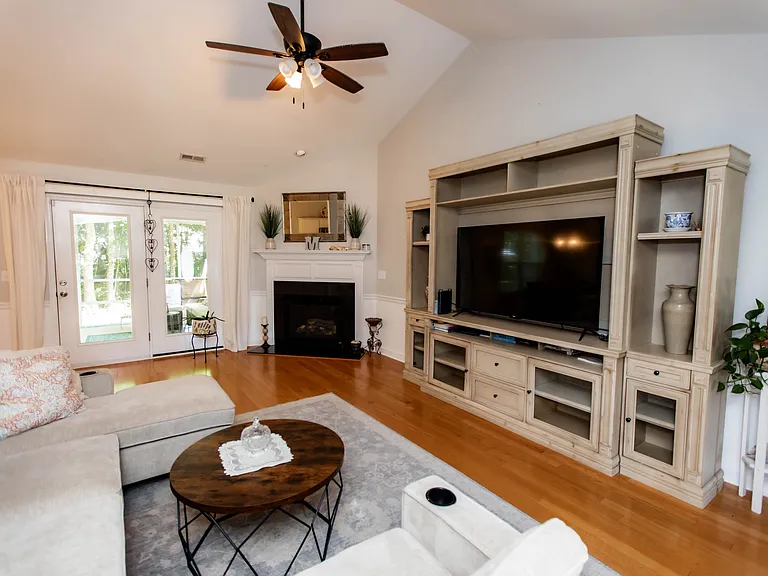 235 Sellhorn Blvd — Photo 7