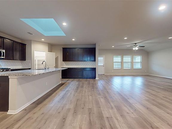 4th image of 1319 Bellingham Park Drive