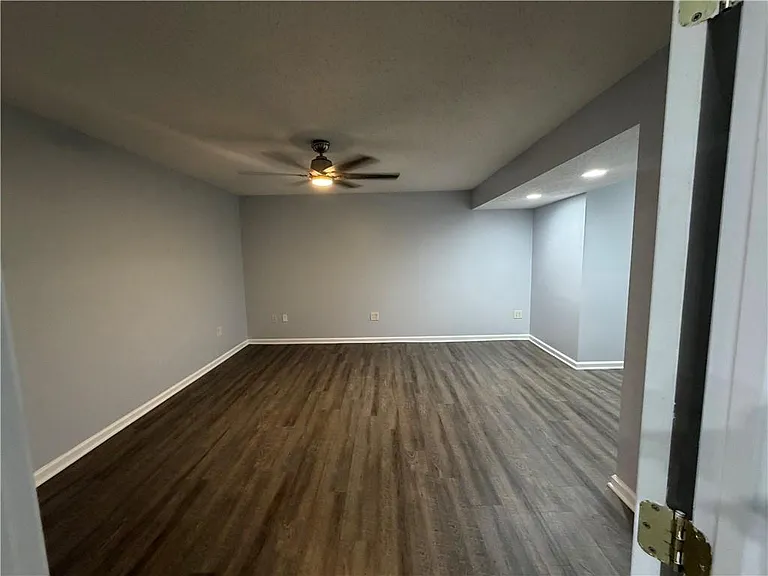 3336 Camelot Dr — Photo 47
