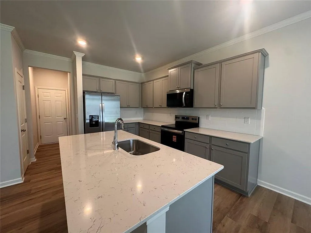 3 bed, 2.5 bath, 1877 sqft, $2,100 — Photo 2