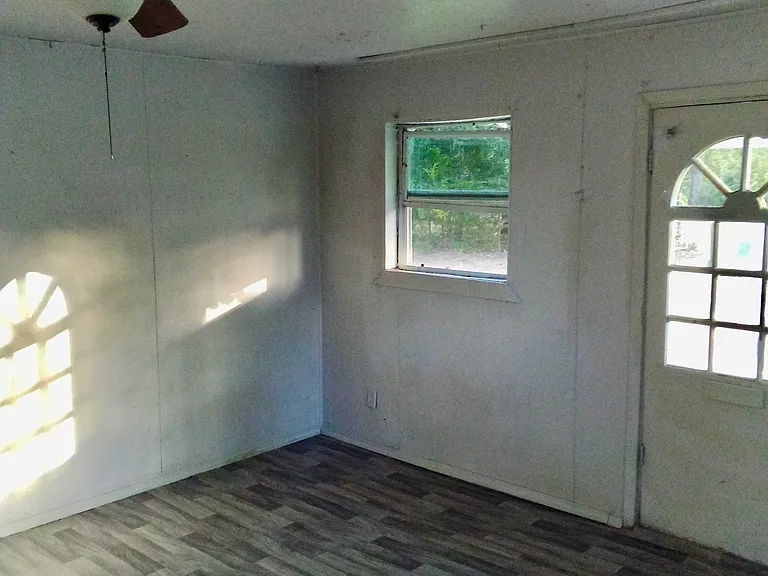564 McDonald Ln W — Photo 9