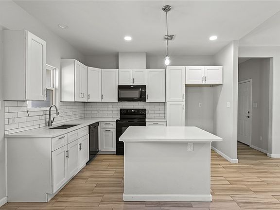 4th image of 930 Redwood Ave