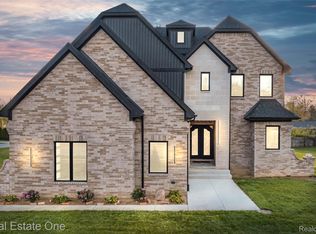5321 Rochester Rd, Troy, MI 48085