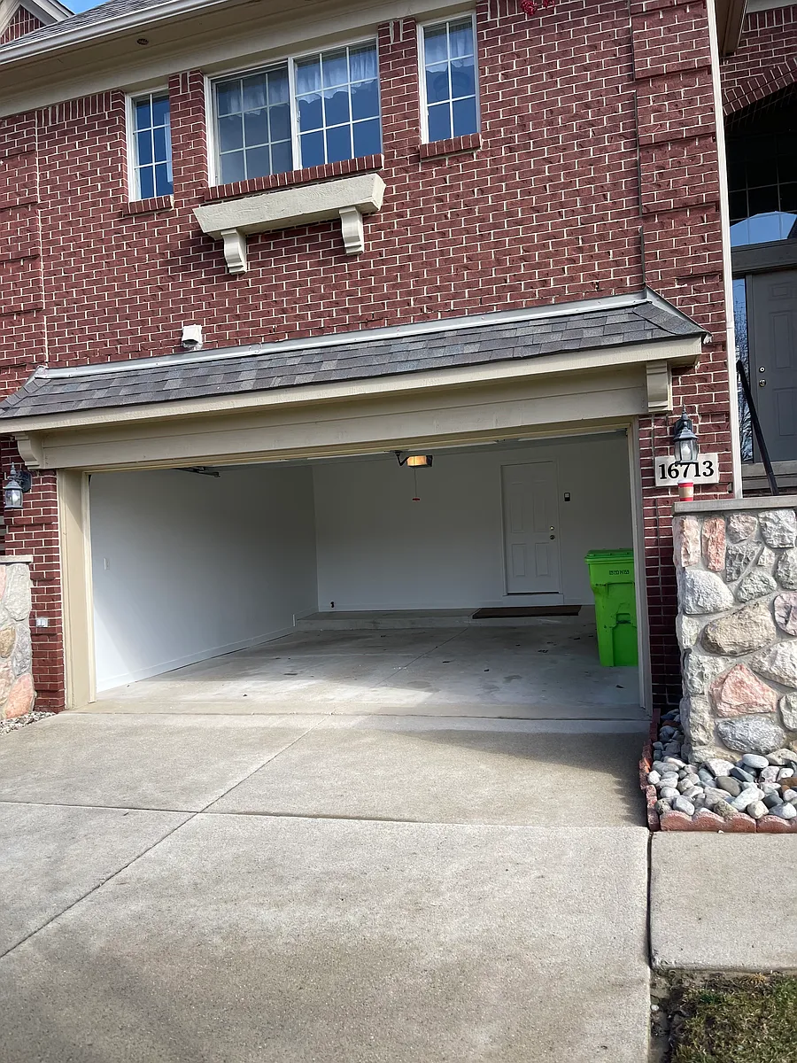 Building Photo - 16713 Kensington Dr