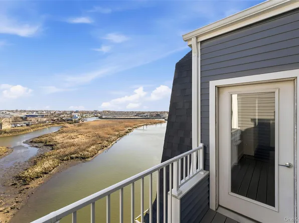 237 Marina Pointe Drive #237, East Rockaway, NY 11518