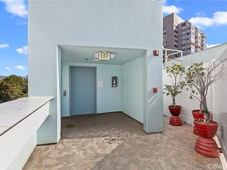 10336 Wilshire Blvd #703 — Photo 4