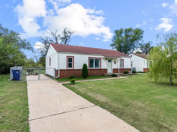 1307 E Diedrich Ave, Haysville, KS 67060
