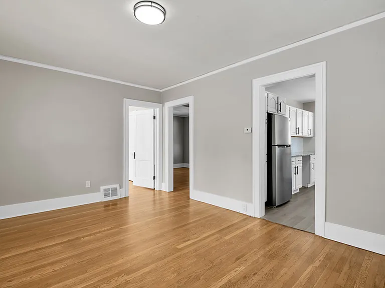 429 Linden Ave — Photo 4