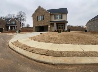 742 Reflections Ln, Pleasant View, TN 37146