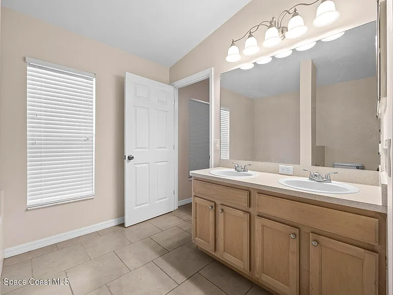 4800 Manchester Dr — Photo 16