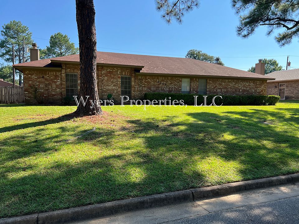 1st image of 2107A Oak Hollow St