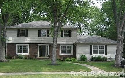 Front of home at the end of a cul-de-sak