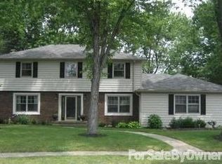 10491 Lakeshore Pl, Carmel, IN 46033