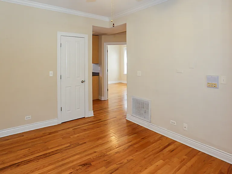 1210 1/2 W Waveland Ave #1 — Photo 8