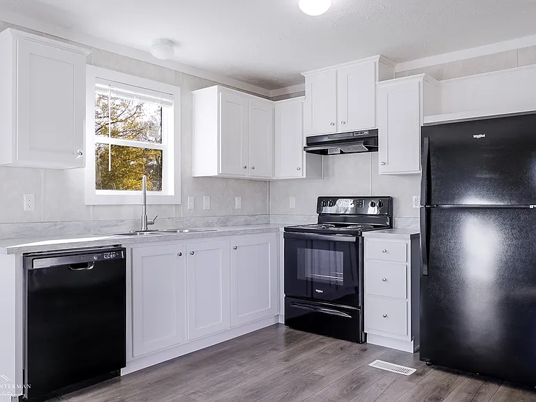 105 Hastings Dr — Photo 5