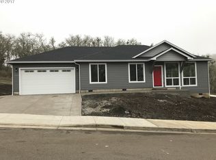 1605 W Tarragon Dr, Roseburg, OR 97471