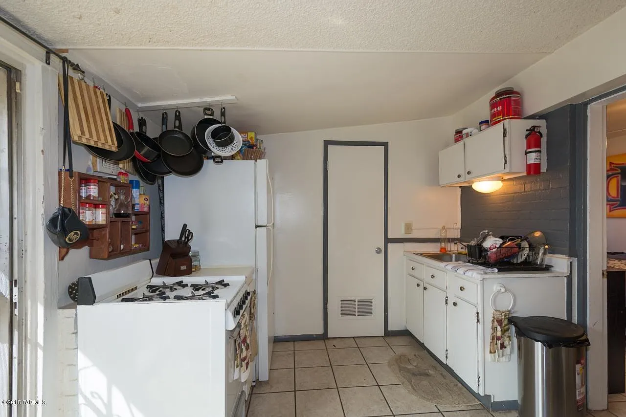 1322 E Lee St — Photo 2