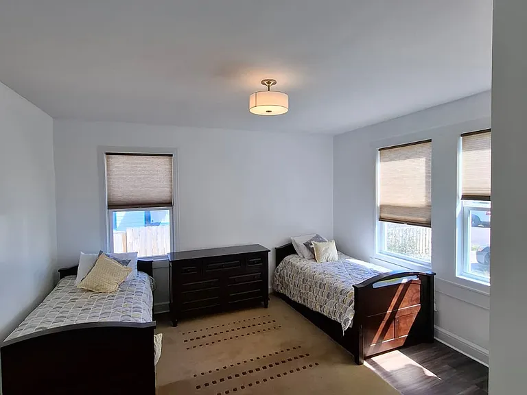 913 Agricola Ave — Photo 5