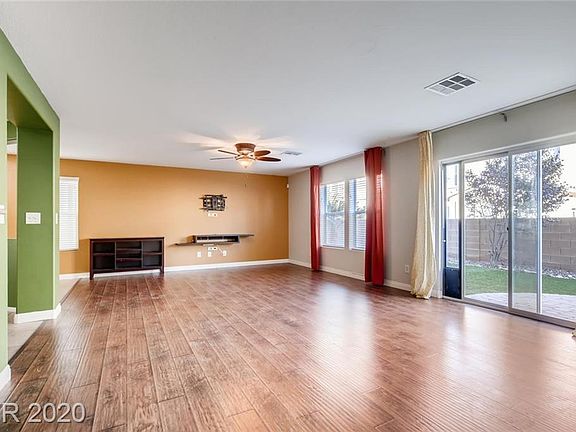 3rd image of 132 Lions Den Ave