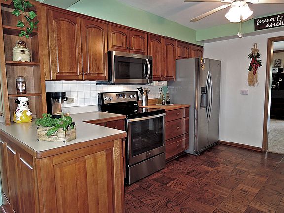 5th image of 22W780 Hackberry Dr