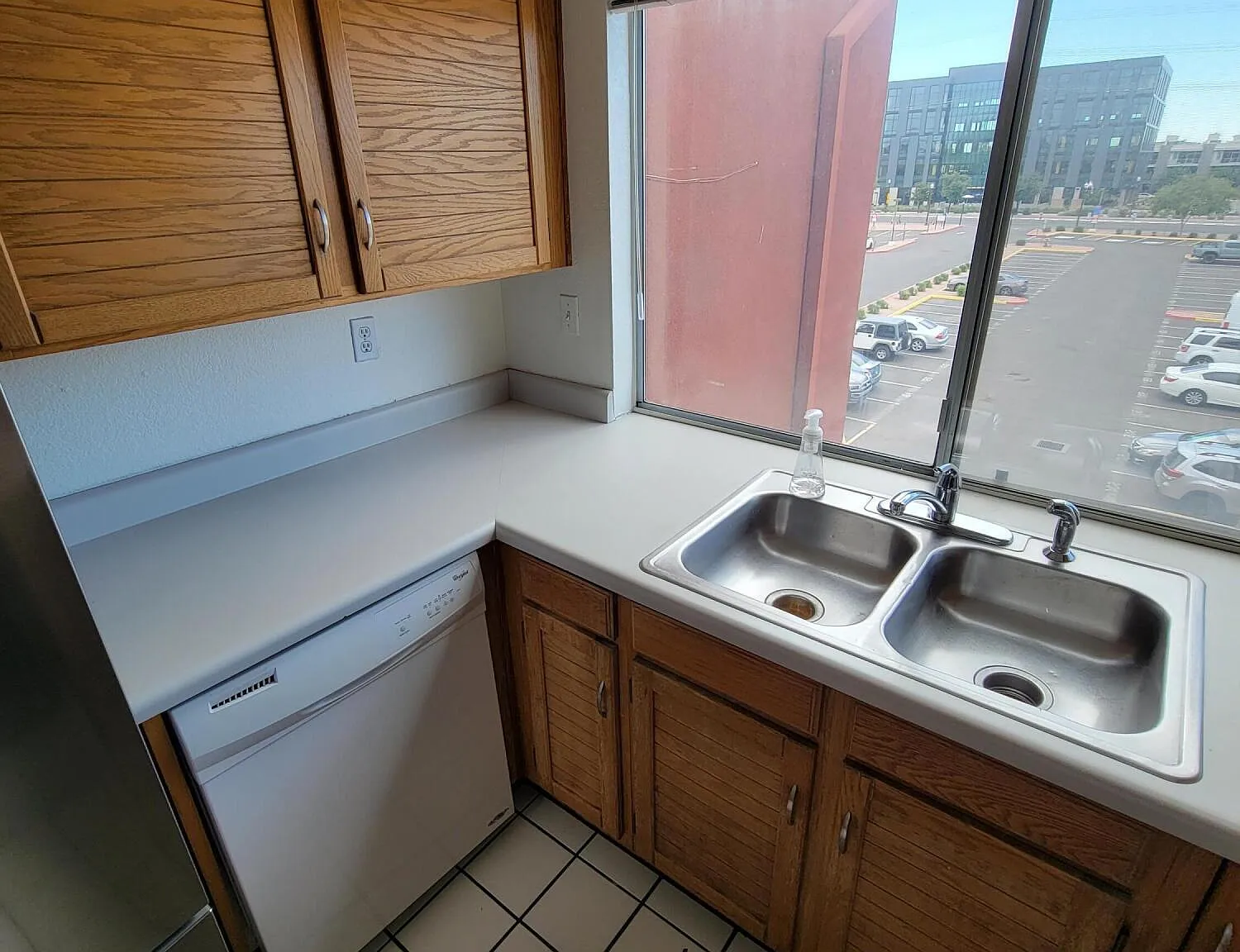 3 bed, 2.0 bath, 1273 sqft, $2,395 — Photo 3