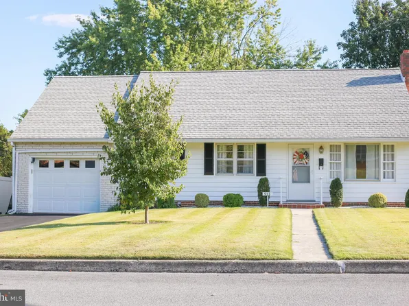 911 Park St, Waynesboro, PA 17268