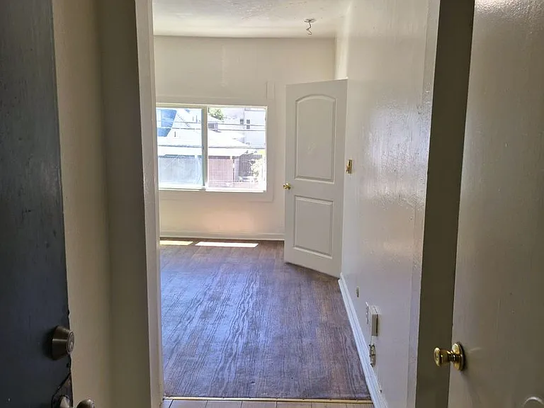 1811 27th Ave — Photo 2