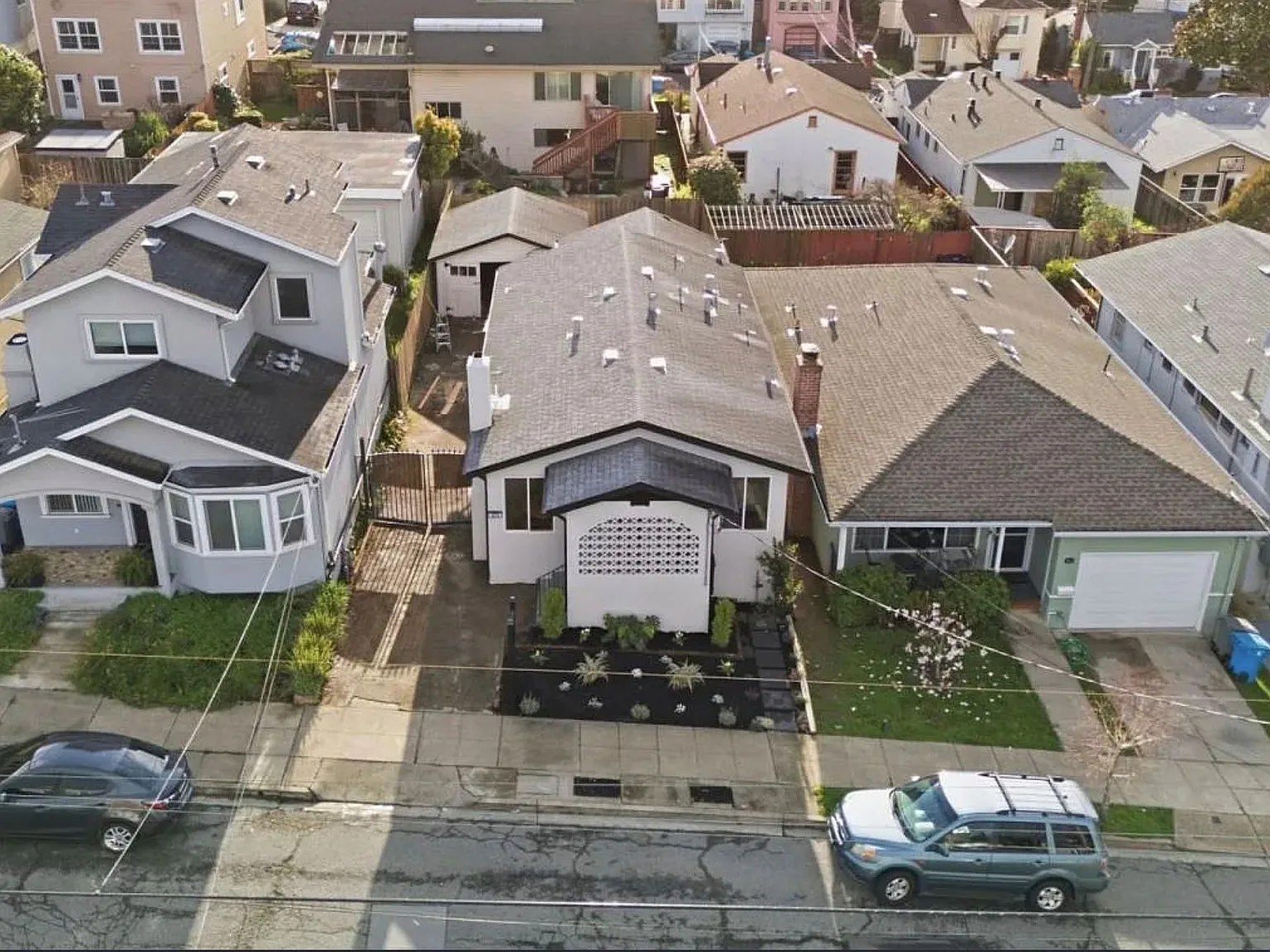 3 bed, 2.0 bath, 1094 sqft, $5,800 — Photo 4