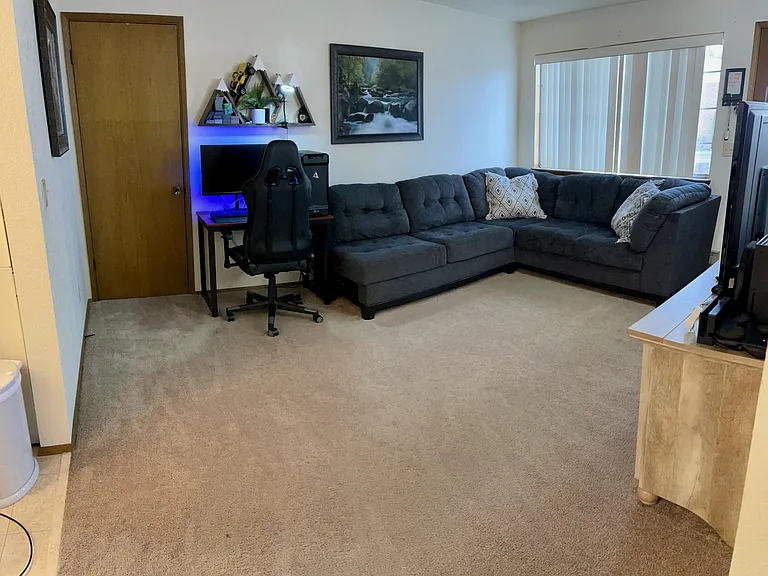 101 W Grand St #6 — Photo 7