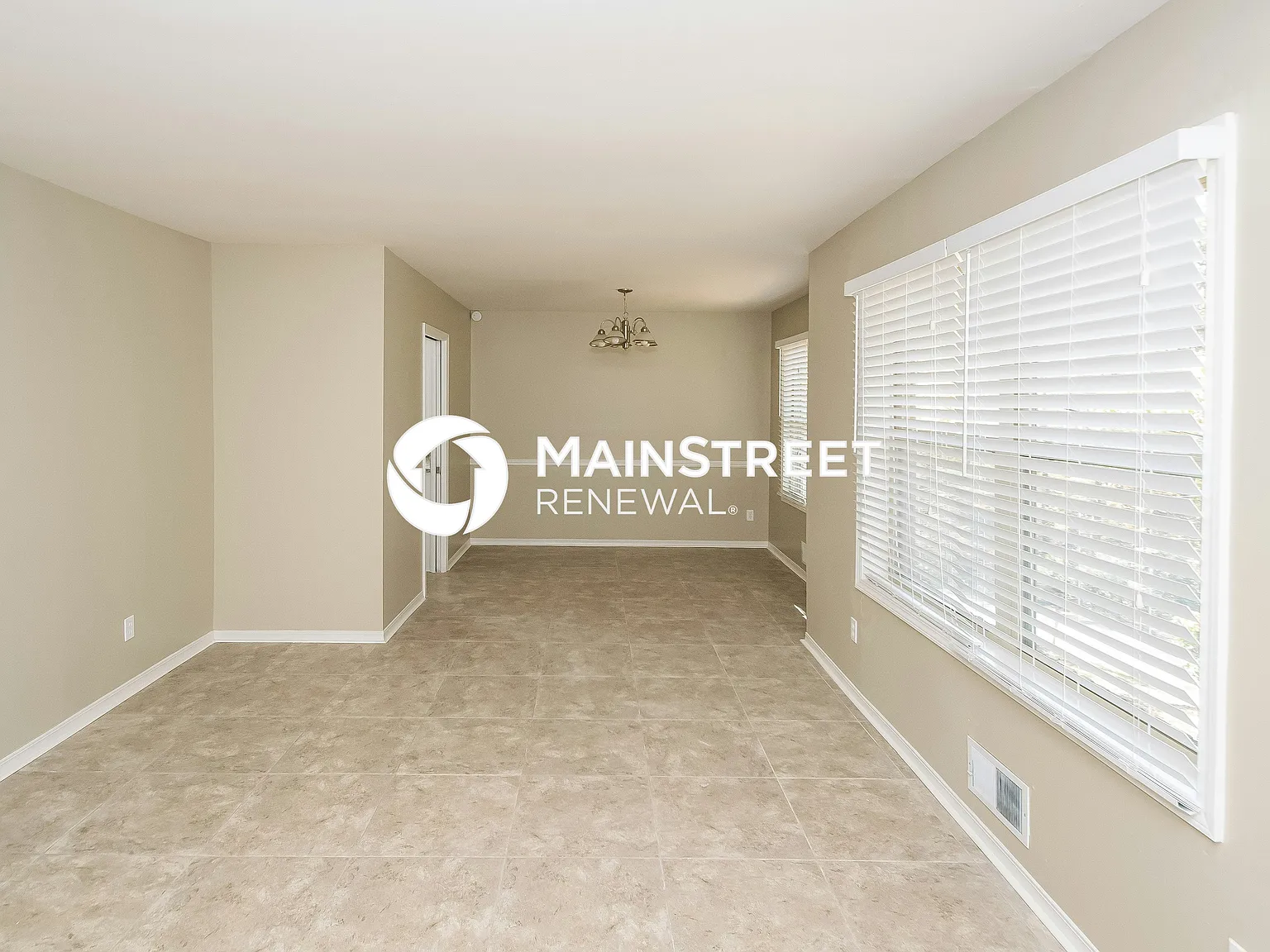 1525 Pine Tree Dr — Photo 2