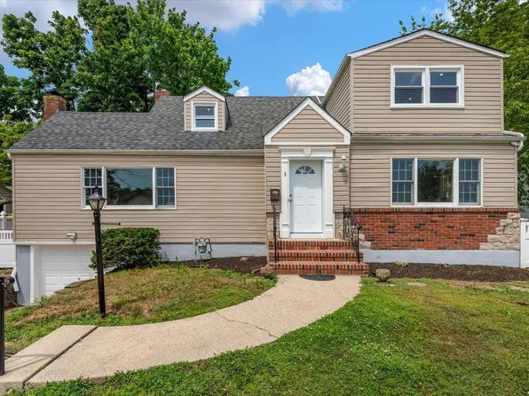 3 Hedge Lane, Merrick, NY 11566