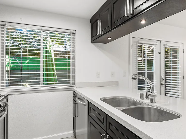 2298 N Indian Canyon Dr #E — Photo 15