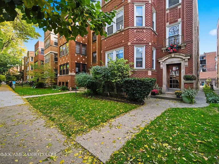 2045 W Farragut Ave #3 — Photo 4