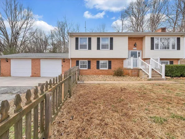 609 Lakeshore Terrace Rd, Hardy, VA 24101