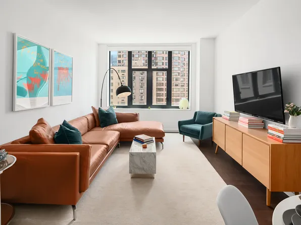 591 Third Avenue image 1 of 13