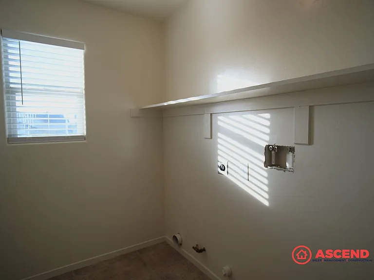 301 Alysheba Dr — Photo 25