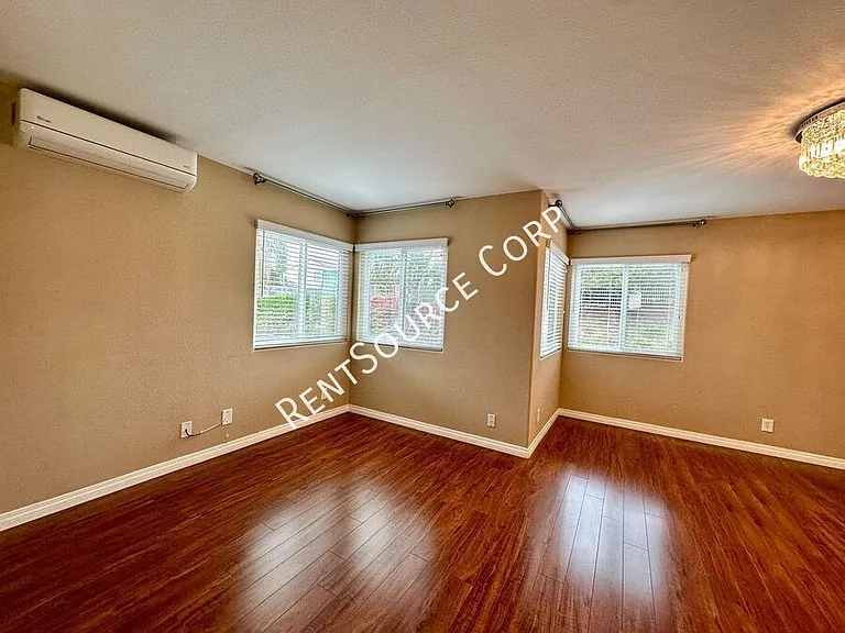 25823 Dickens Ct — Photo 18