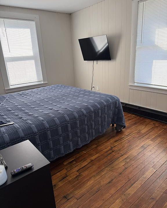 1st image of 628 Burgess St