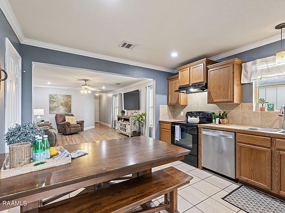 4th image of 203 Hidden Oak Dr