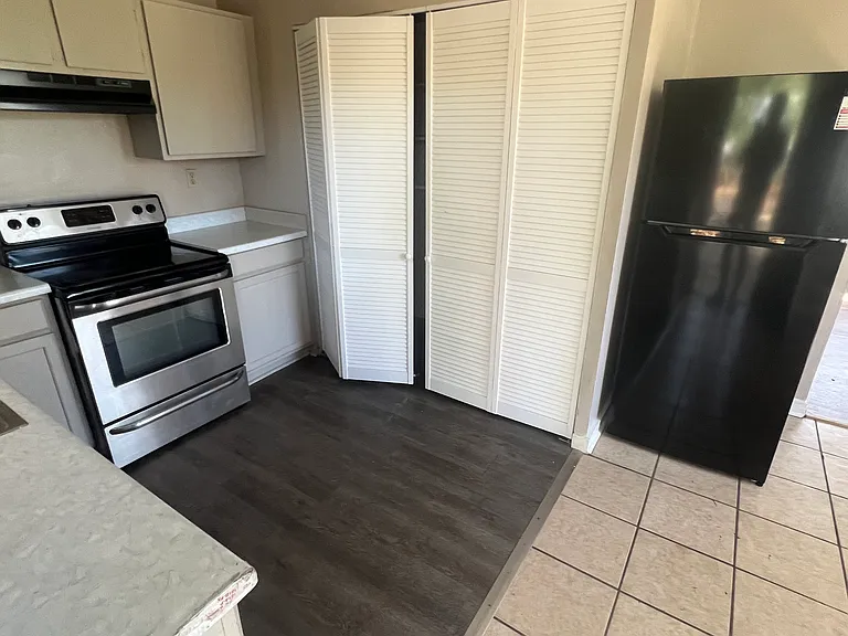106 W Pinson St — Photo 11