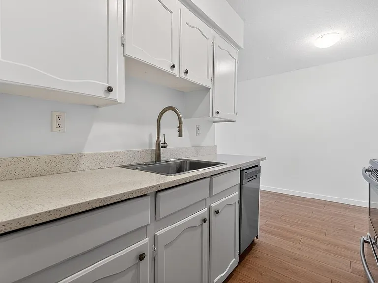 170 W 4th St #308 — Photo 3