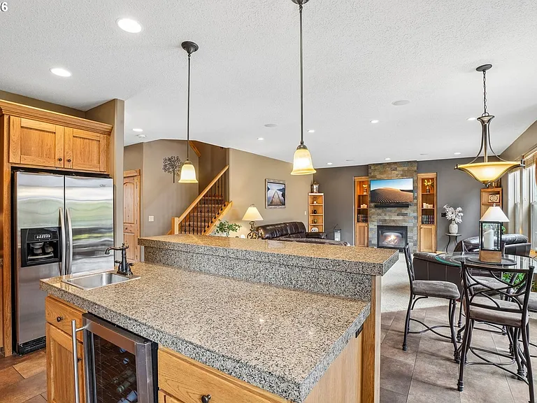 286 SE Condor Dr — Photo 35
