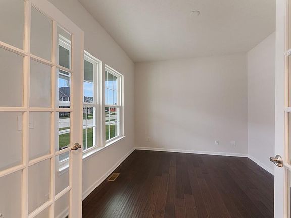 4th image of 145 Lakeland Way