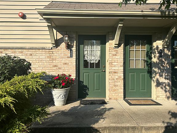 3rd image of 2230 Jackson Ct #201