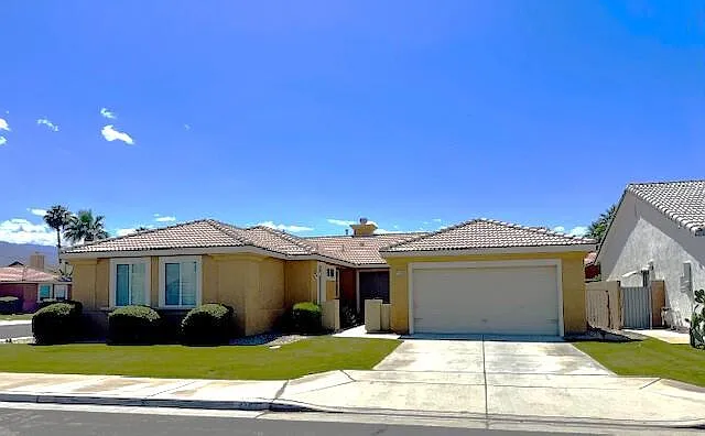 2 bed, 2.5 bath, 1800 sqft, $2,600 — Photo 1